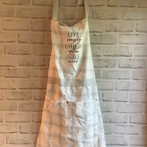 ENVOGUE Live Laugh Love Plaid Printed Apron